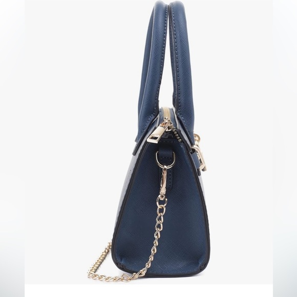 Little vegan leather bag with gold lock and top handle - Picture 3 of 4